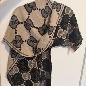 Gucci Black and Beige GG Monogram Wool Blend Scarf